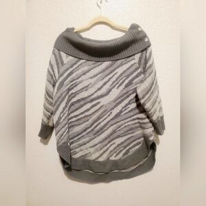 💚5/$25 89th & Madison Zebra Print Off the Shoulders Knit Sweater Size XL